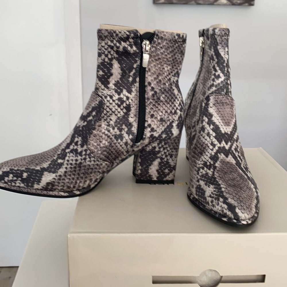 Nwt Marc Fisher Snakeprint Stretch Bootie 6 - image 6